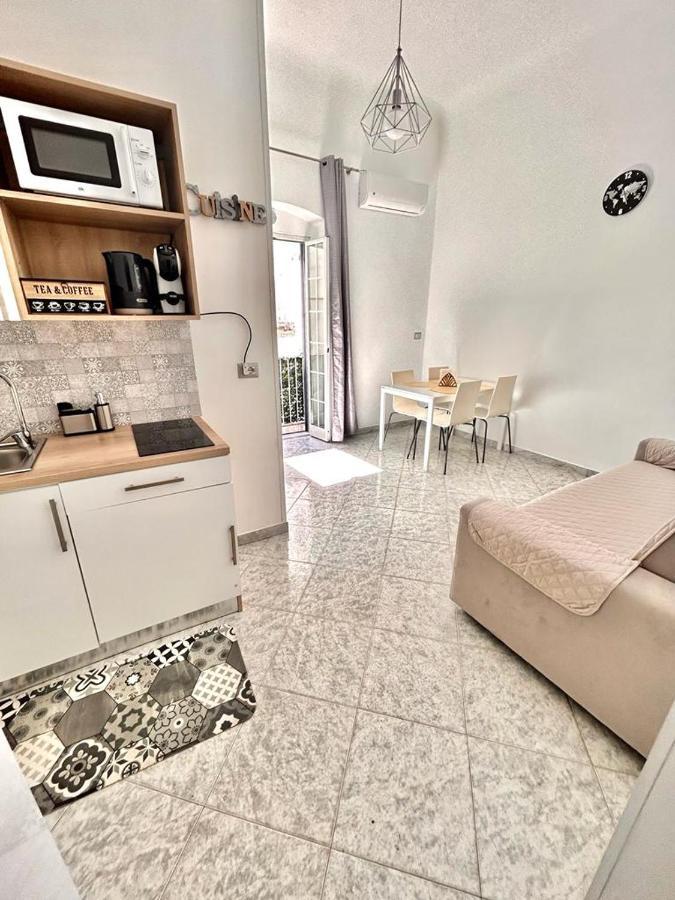 Newhouse Class Bari Extérieur photo